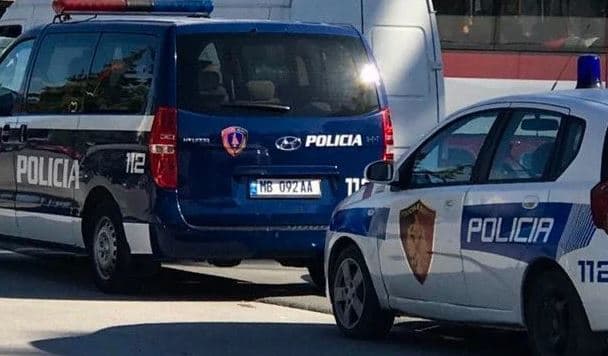 I shpallur në kërkim për prodhim dhe shitje narkotikësh, arrestohet 24-vjeçari në Rinas