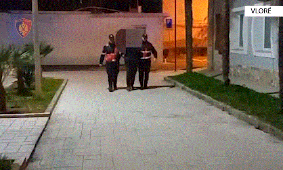 Kanosi me armë gruan dhe dy vajzat, arrestohet 46-vjeçari në Vlorë