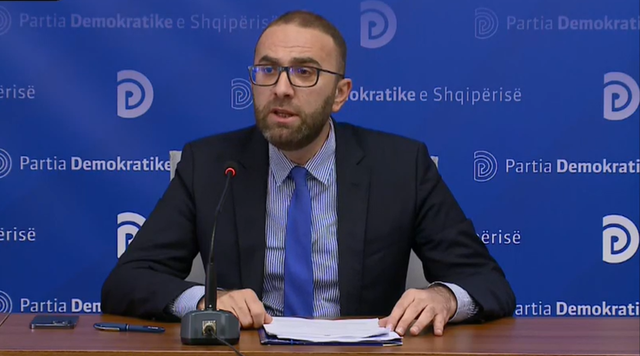 Opozita proteston sot para Kuvendit, Bardhi mbledh grupin e deputetëve demokratë