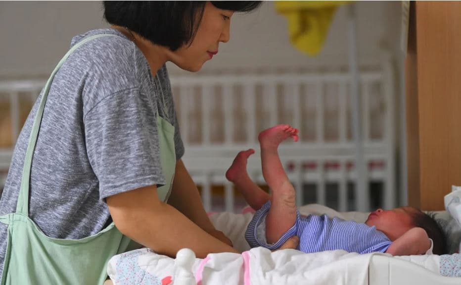Kompania koreano-jugore paguan çdo punonjës që shtohet me fëmijë, 75 mijë dollarë për çdo lindje