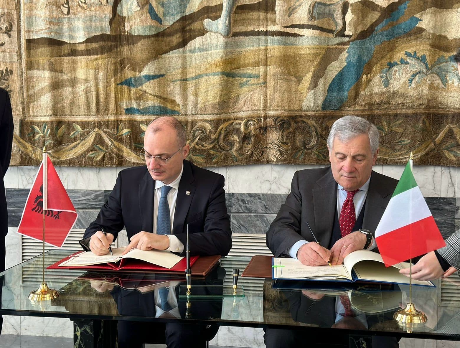 Firmoset marrëveshja e sigurimeve shoqërore me Italinë/ Hasani: 15 vite përpjekje, mirënjohje të gjithëve që kanë kontribuuar për të
