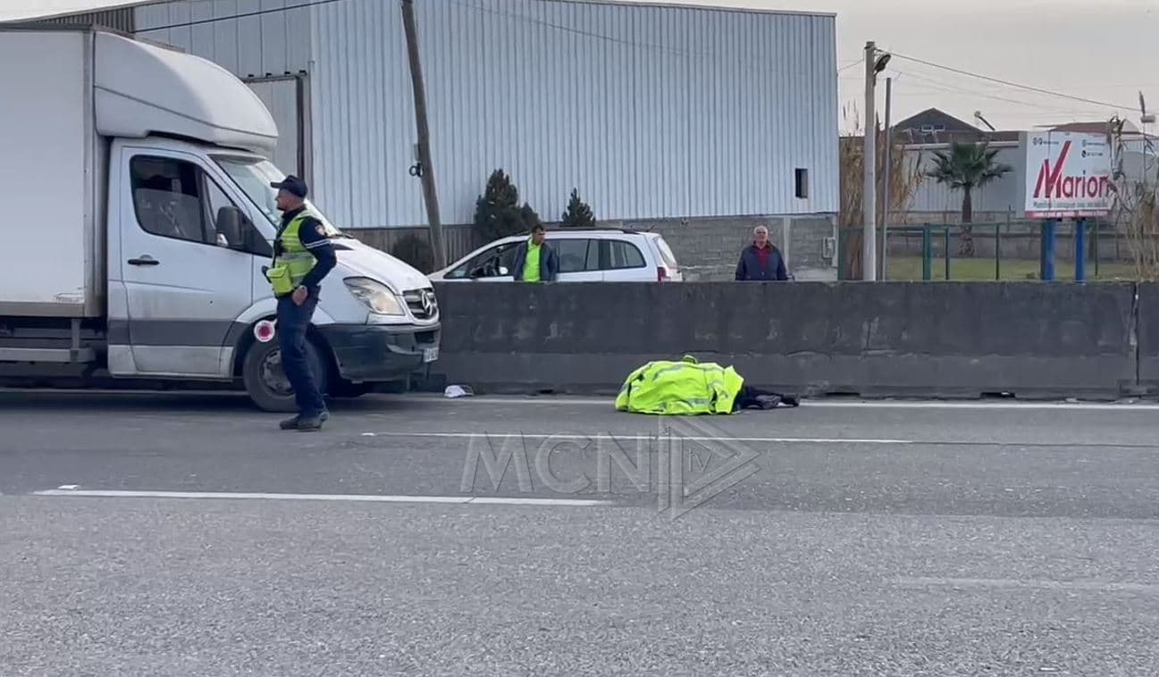 Aksident në autostradën Durrës-Tiranë, plagoset një këmbësor