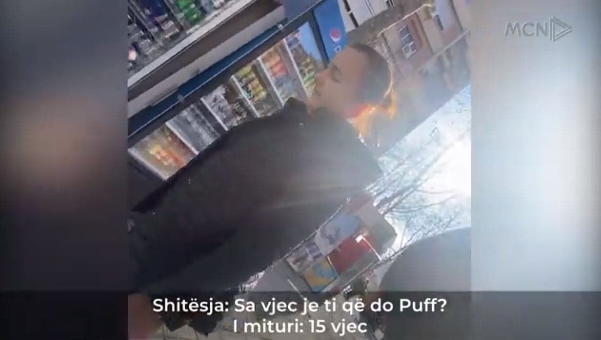 Cigaret elektronike, në dorë të fëmijëve. Mjeku: Prek mushkërinë dhe sistemin nervor