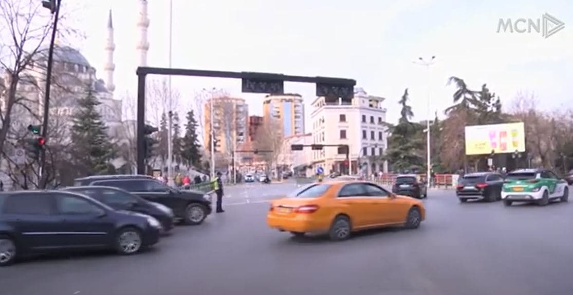 Ndotja nga makinat e vjetra/ Vetëm 3 gjoba për cilësinë e karburanteve (VIDEO)