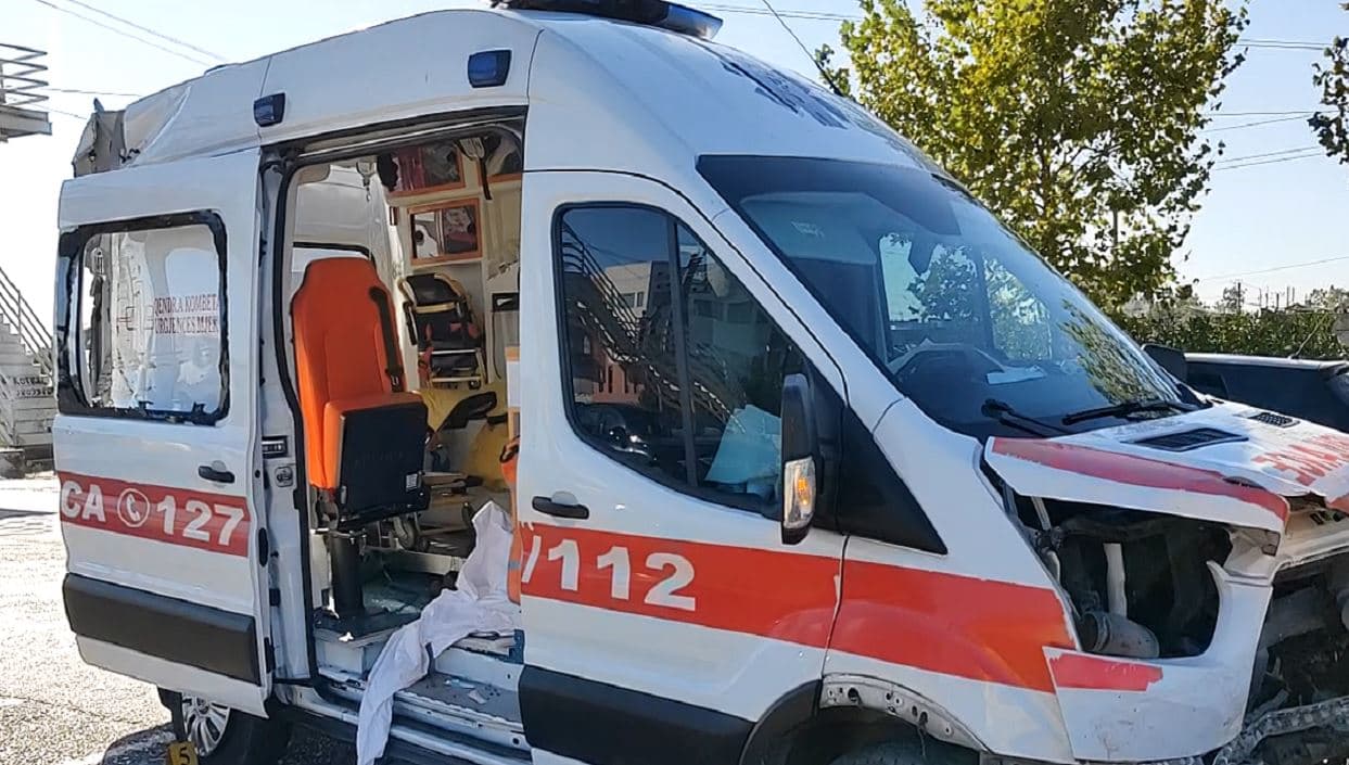 Kavajë/ 35-vjeçari me probleme të shëndetit mendor dhunon për vdekje nënën e tij