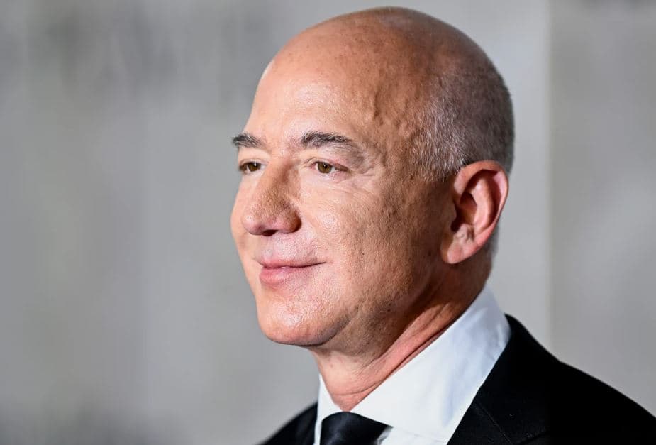 Tërheqja nga Amazon, Bezos shet aksione me vlerë 2 miliardë dollarë