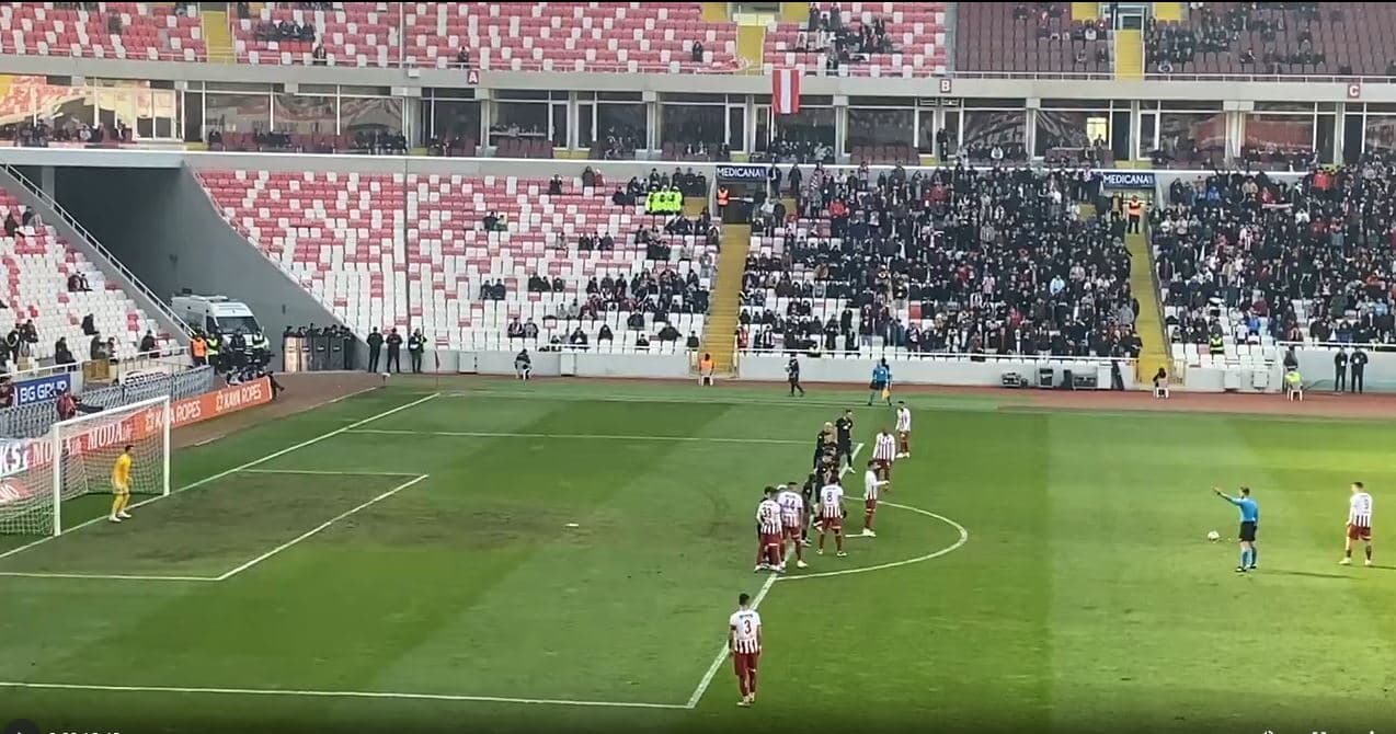 Supergol nga goditja e dënimit, Manaj i jep fitoren ekipit të tij (VIDEO)
