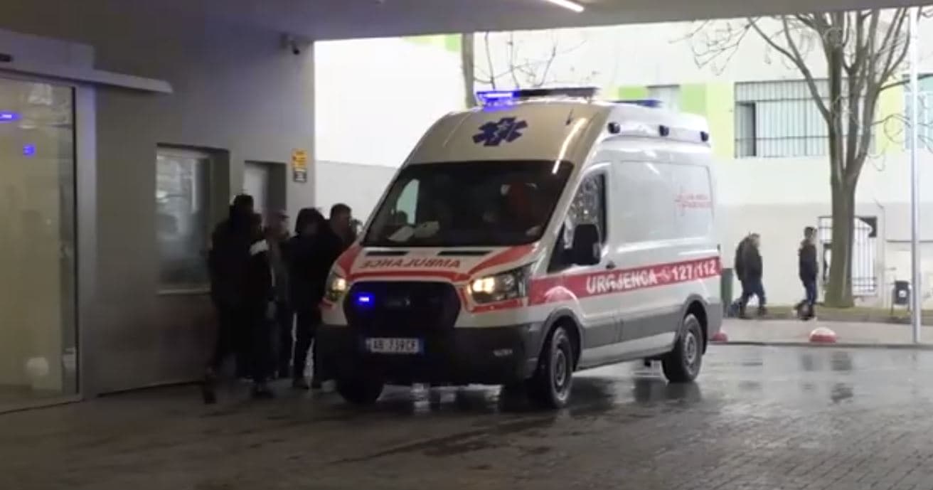 Pas zjarrit, urgjenca e QSUT mbyll dyert/ Pacientët në kaos: Na thanë që janë djegur pajisjet (VIDEO)