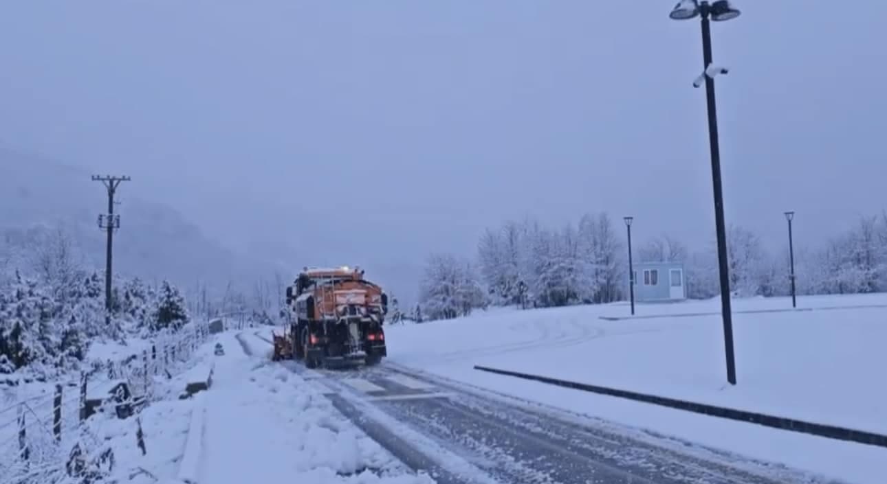 Dëborë në Korçë-Dardhë, Tamarë-Vermosh dhe Qafë Thore, ARRSH informon mbi situatën