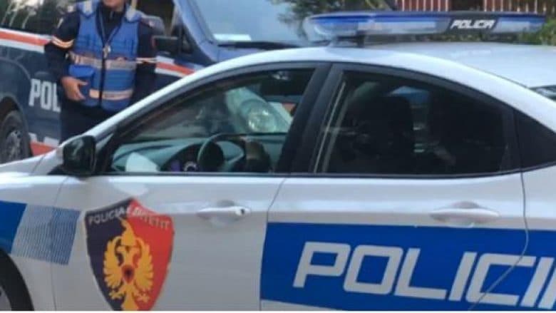 Kanos me armë një person në Belsh, arrestohet autori i dyshuar
