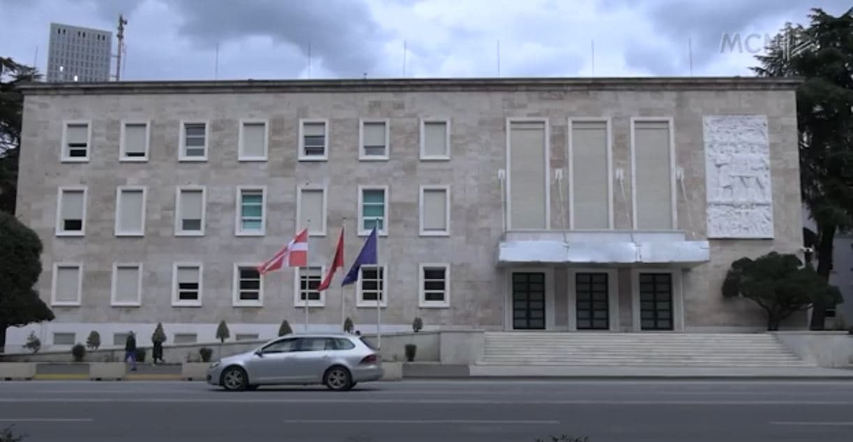 Fshihen dokumentet zyrtare/ Raporti: Qeveria shqiptare, më e dobëta në transparencë (VIDEO)