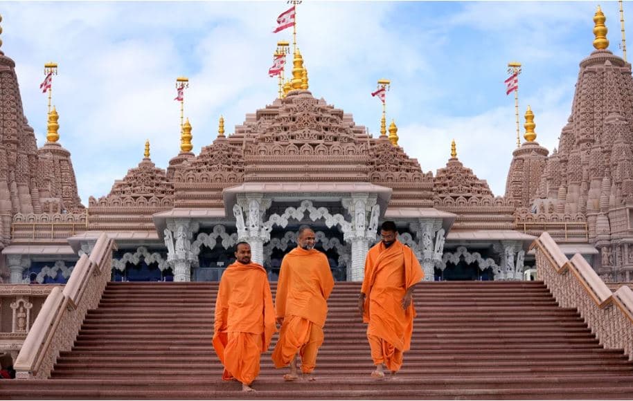 Modi i Indisë në Abu Dhabi për të përuruar tempullin e parë hindu