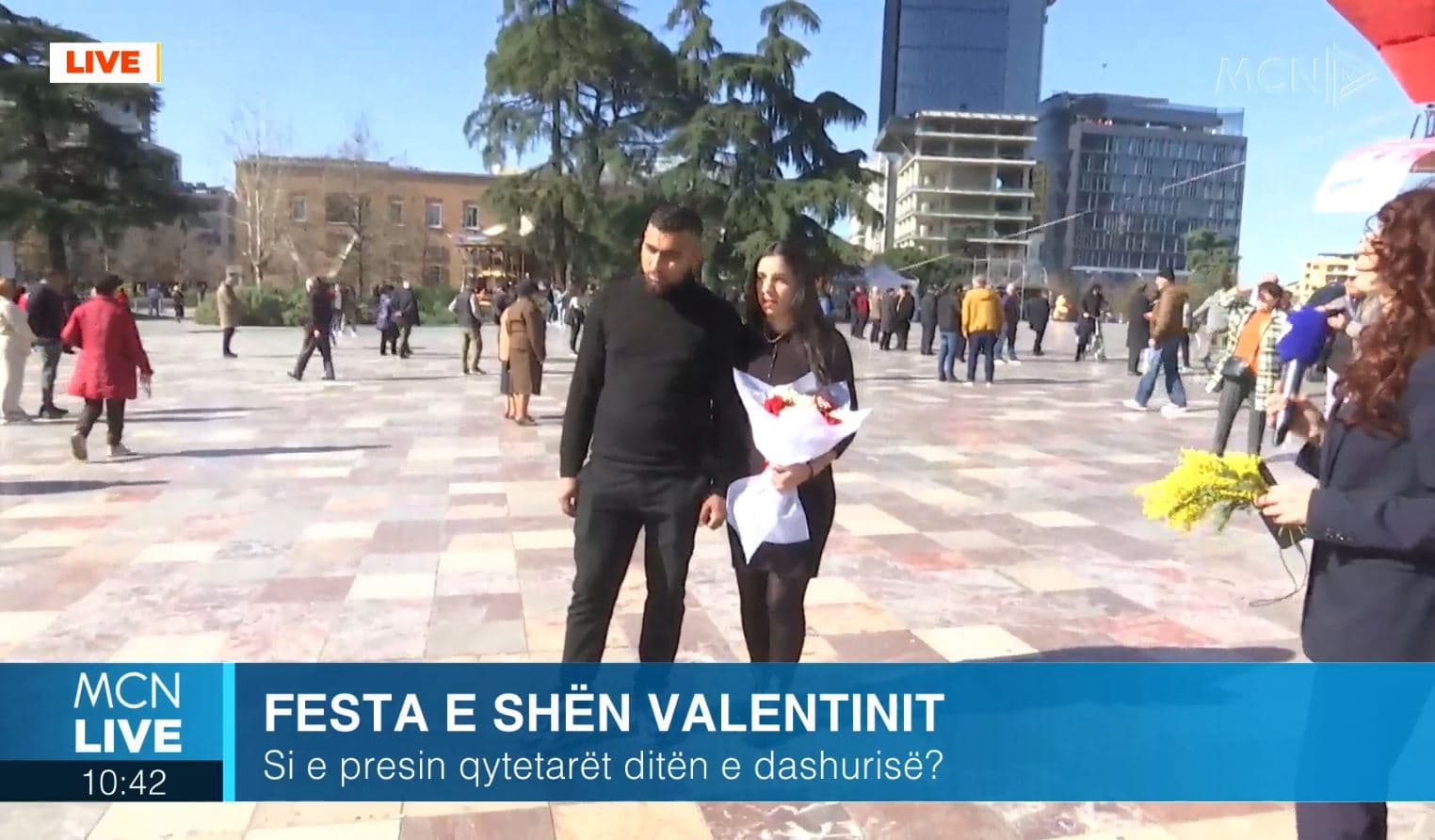 Shën Valentini, qytetarët: Festë, lule dhe restorant (VIDEO)