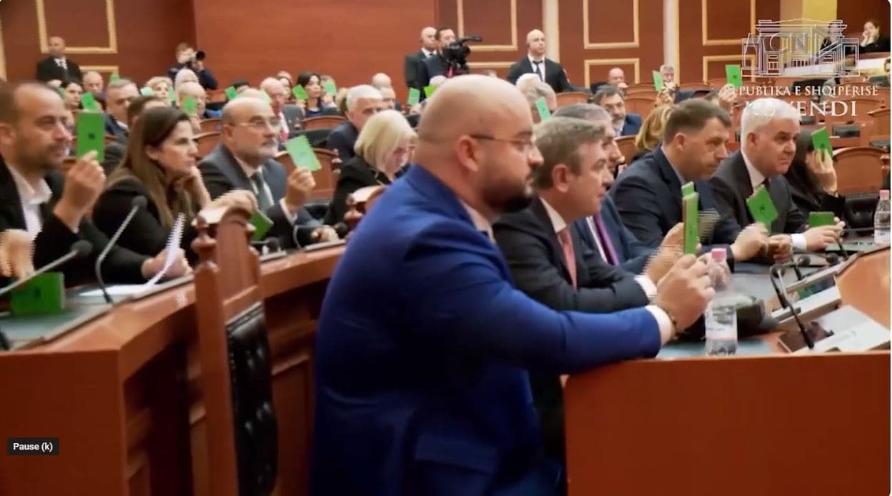 Miratohen bastet sportive. Rama i shmanget interpelancës për Ahmetajn
