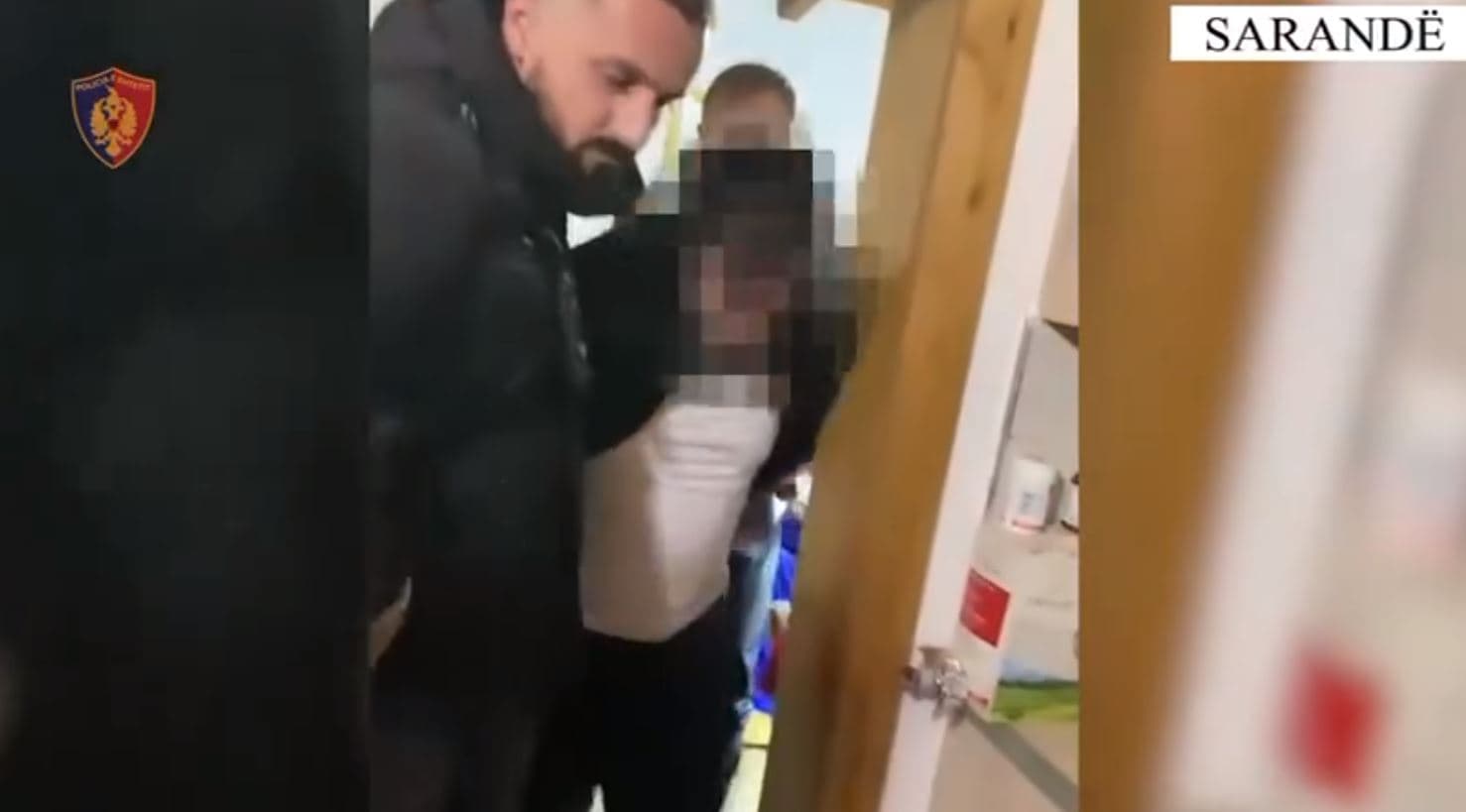 I shpallur në kërkim për plagosje, arrestohet 34-vjeçari në Sarandë/ Sekuestrohen armë dhe municion luftarak