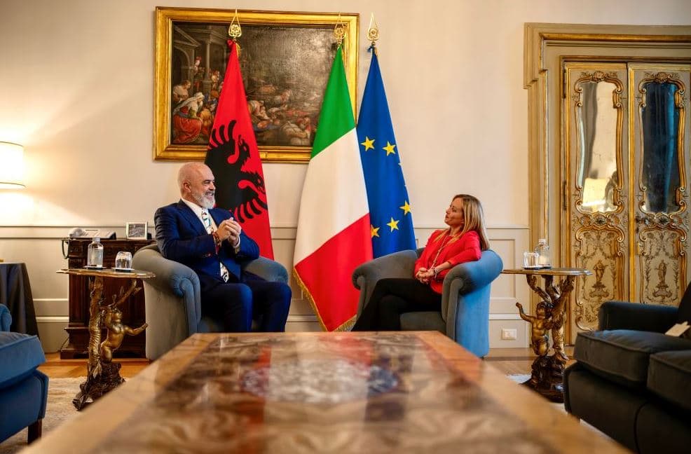 Senati italian i jep dritën jeshile marrëveshjes Rama-Meloni për emigrantët 