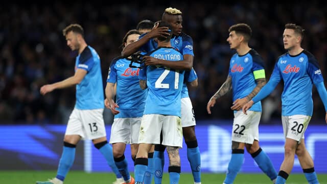 Napoli, tre opsione për stolin