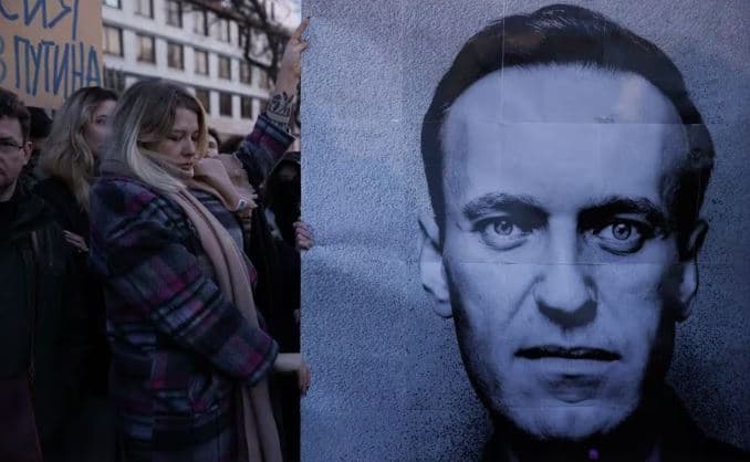 Ende enigmë vdekja e Navalny-t/ Zgjaten hetimet, familjarët nuk shohin dot trupin