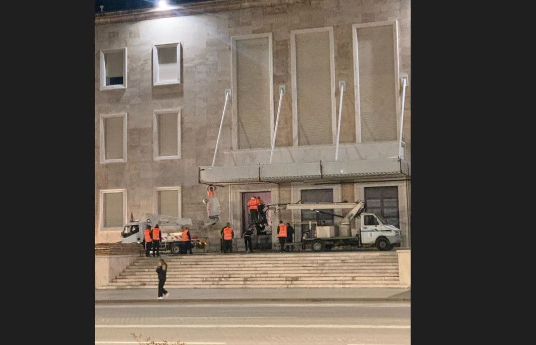 Sot protesta e opozitës/ Blindohen dyert e Kryeministrisë