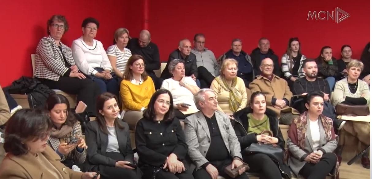 33-vjetori i rënies së monumentit të diktatorit/ Themelohet Klubi i Librit “Mësojmë nga e kaluara” (VIDEO)