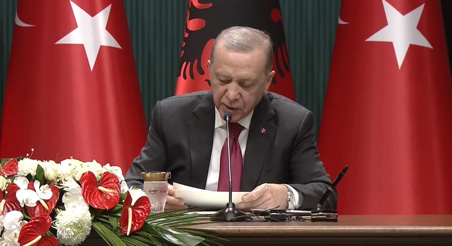 Erdogan: Do t’i pastrojmë mbetjet e Gulenit në Shqipëri