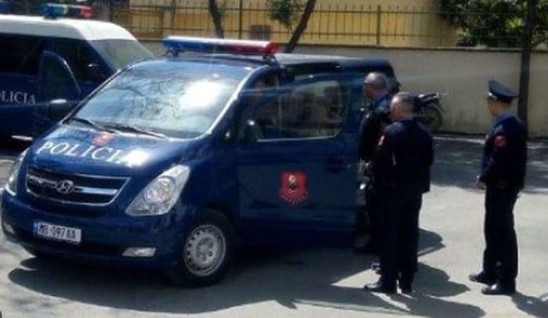 Shfrytëzonin 10-vjeçarin për të përfituar në TikTok, në pranga babai dhe gjyshja