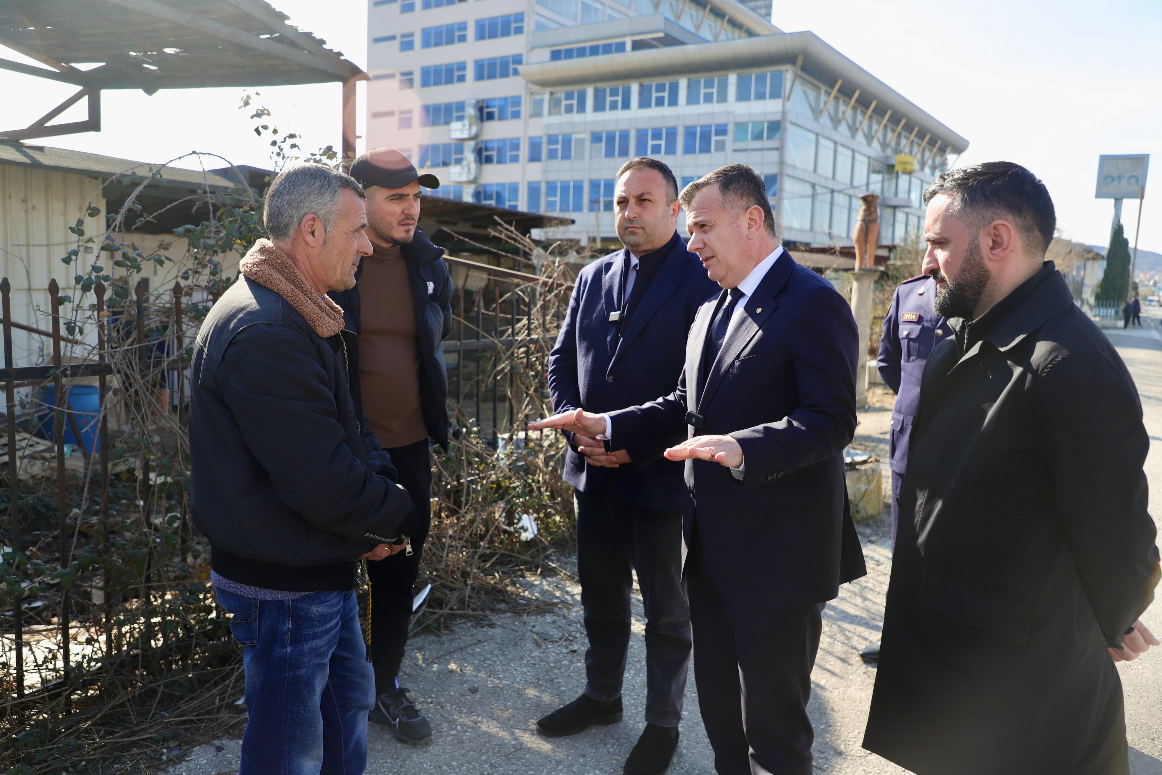 Aksion për çlirimin e hapësirave përgjatë rrugëve kombëtare: Shqipëria turistike duhet të jetë e pastër