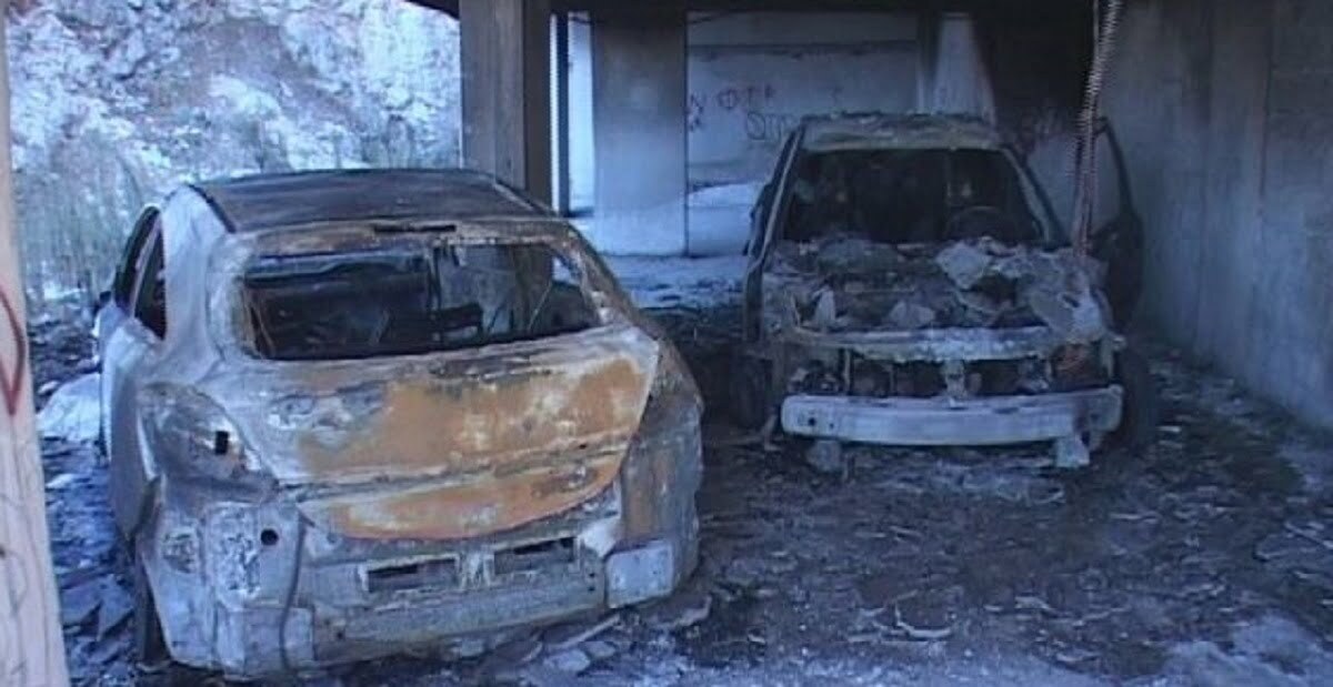 Digjen dy makina në Elbasan, nuk dihen shkaqet e rënies së zjarrit