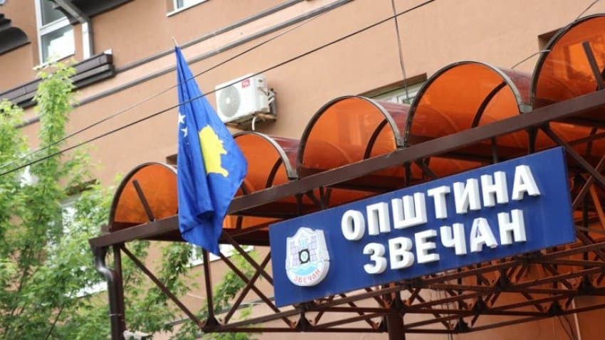 Digjet flamuri i Kosovës në Zveçan