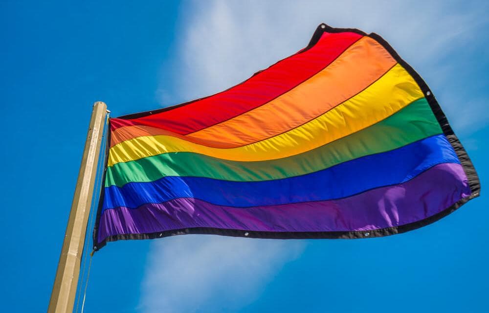 Gana miraton projektligjin i cili e bën të paligjshëm identifikimin si LGBTQ+