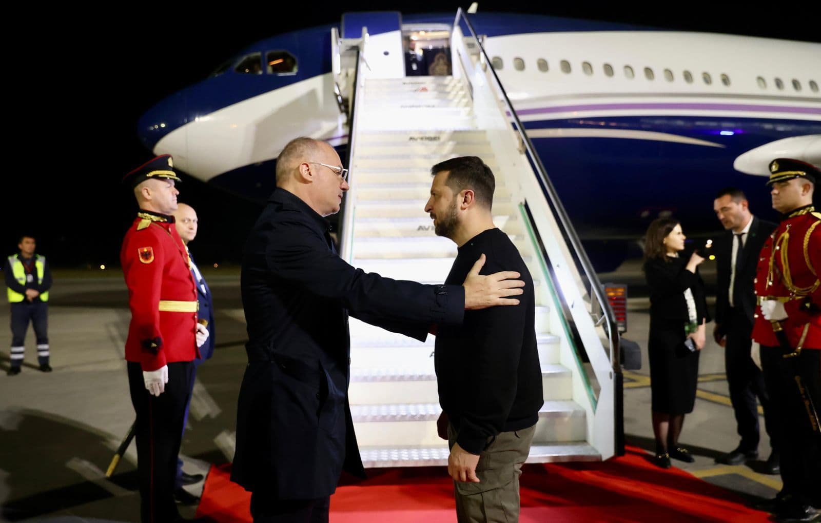 Samiti për Ukrainën, ministri Hasani përcjell Zelenskyn në aeroport