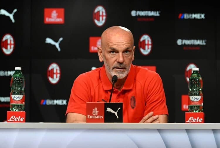 “Dorëzohet” trajneri i Milanit, Pioli: Lufta për titullin ka mbaruar
