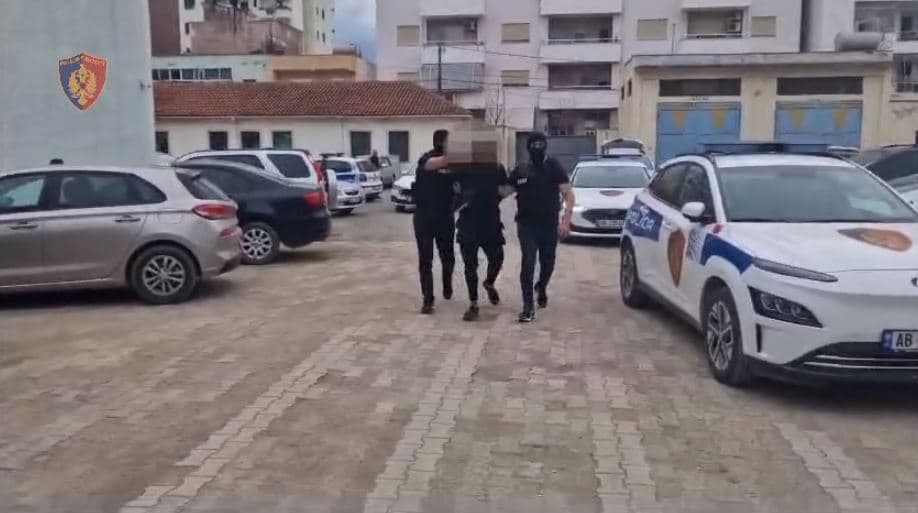 I dënuar me 13 vjet burg si pjesë e grupit kriminal, kapet për t’u ekstraduar në Poloni 
