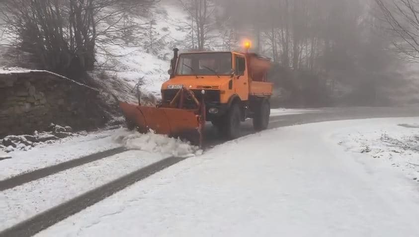 Rikthehen reshjet e borës në zonën e Korçës, trashësia në aksin e Dardhës deri në 5 cm