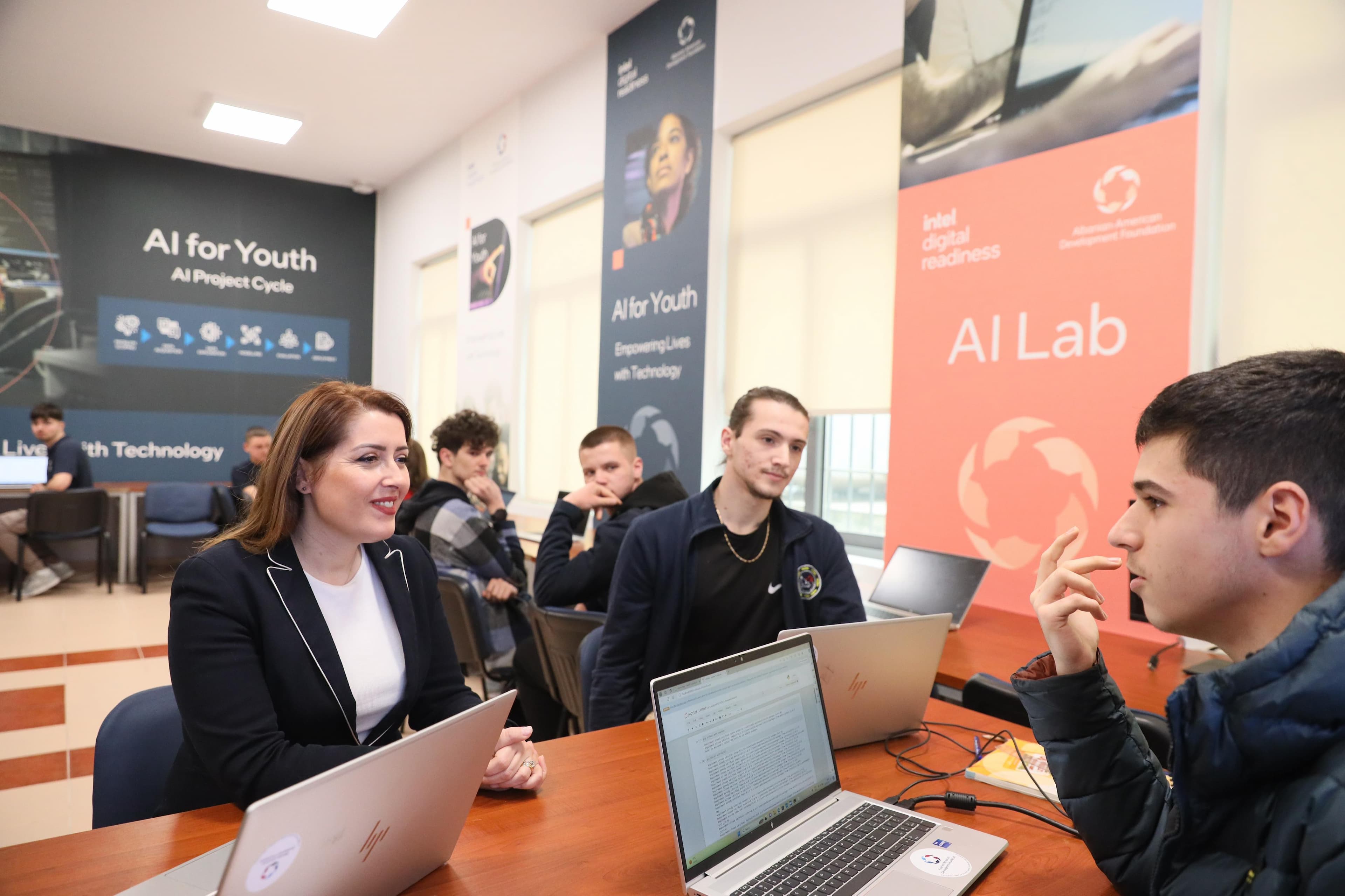 Manastirliu: Më shumë se 2 mijë nxënës po përfshihen në programet e Inteligjencës Artificiale