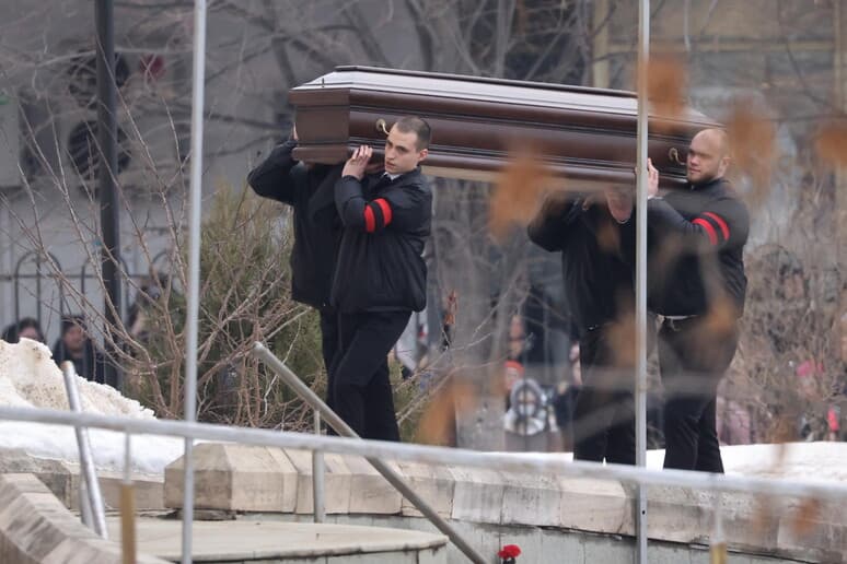 Alexei Navalny u varros në varrezat e Borisovskoye (FOTO)