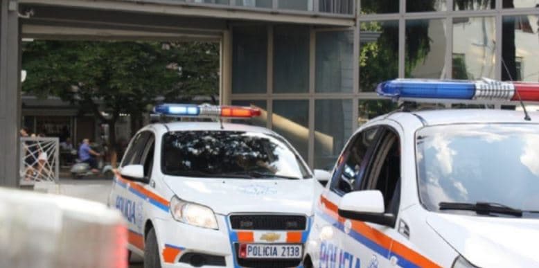 Kontrabandonte veshje nga Turqia dhe i stamponte logo false, arrestohet 29-vjeçari në Tiranë