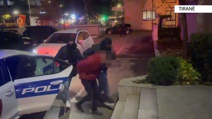 Zbardhen shtatë vjedhje të kryera në Tiranë, në pranga tre të dyshuar