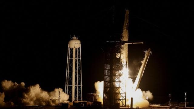 Raketa me astronautët amerikanë dhe rusë shkon në stacionin hapësinor