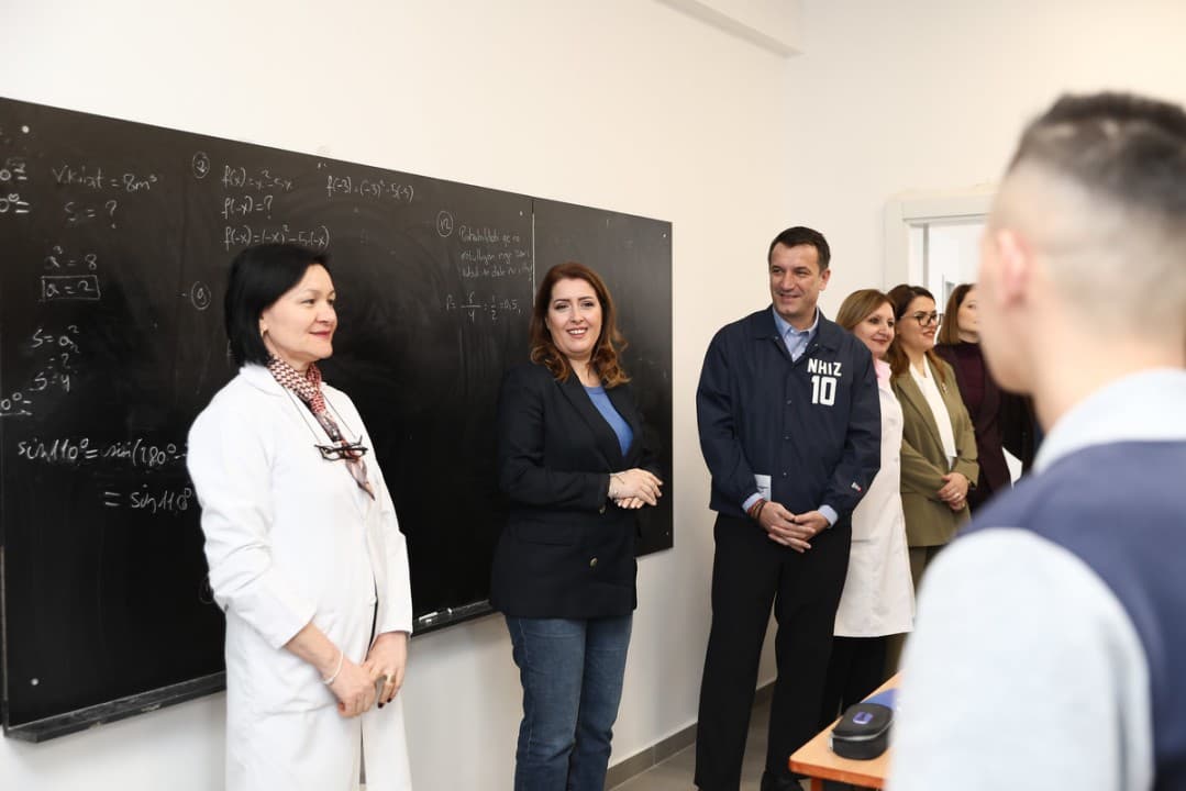 Manastirliu-Veliaj: Hapen kantieret në 4 shkolla të reja në Tiranë, 100 të tjera drejt modernizimit 