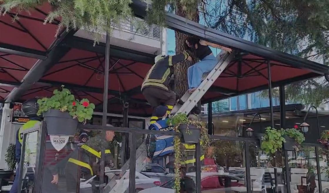  Durrës/ 39-vjeçari hedh një vajzë me shtetësi të huaj nga kati i dytë i një hoteli
