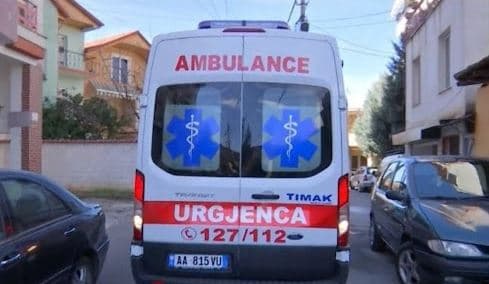 Hidhet nga dritarja e banesës, humb jetën 70-vjeçari në Korçë