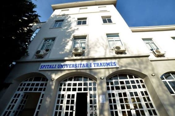 U qëllua me armë nga vëllai i tij pas konfliktit për pronat, ndërron jetë në spital 57-vjeçari