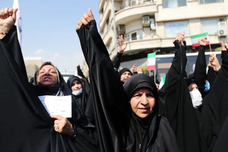 Amnesty International: Irani shtrëngon kërkesën ndaj grave për t’u mbuluar