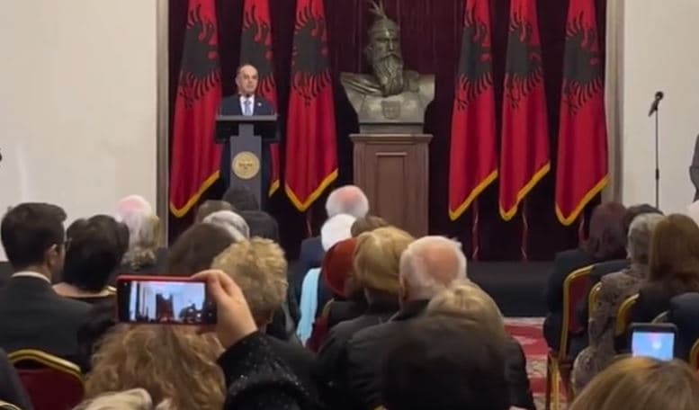 Begaj pret në Presidencë mësues në pension: Roli juaj nuk duhet të nënvlerësohet