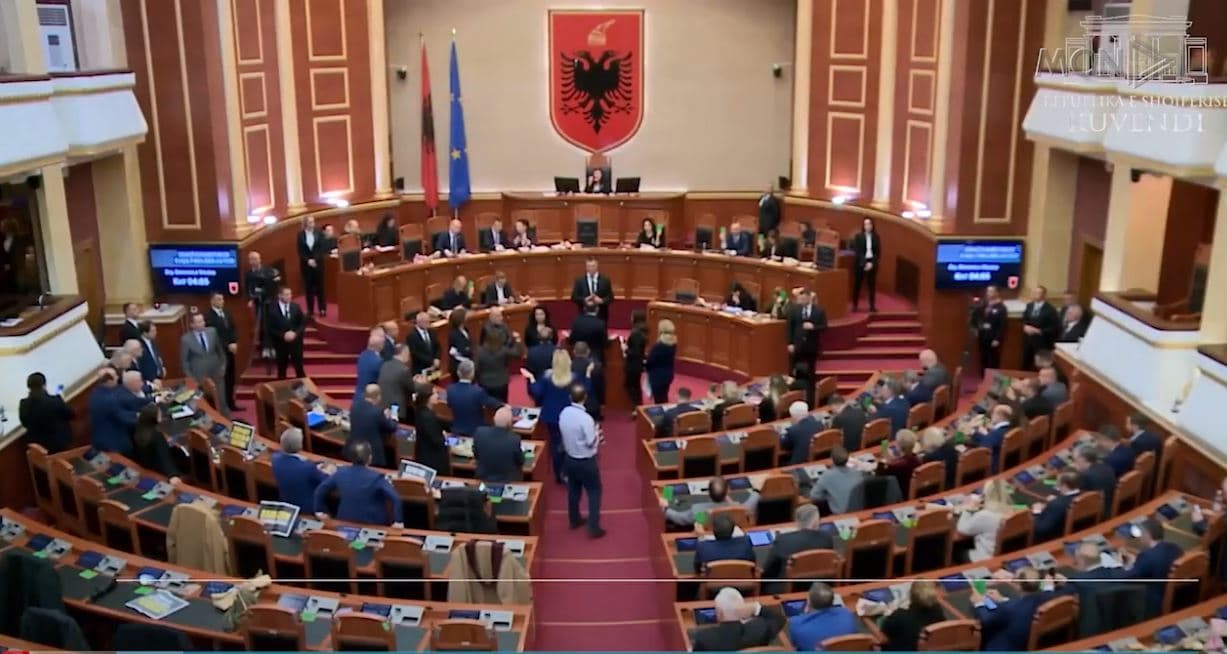 Investimet strategjike për ministrat, shtyhet afati i ligjit, Gjiknuri mohon akuzat