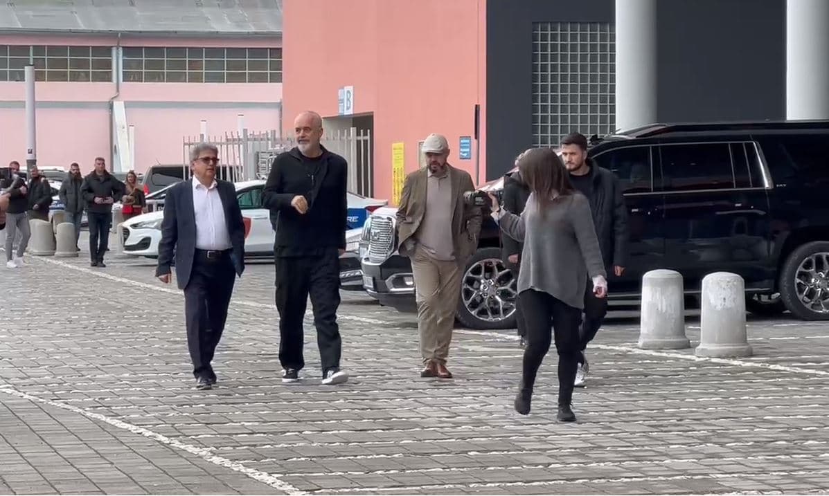 Rama inspekton mjediset e jashtme të stadiumit “Loro Boriçi”  në Shkodër