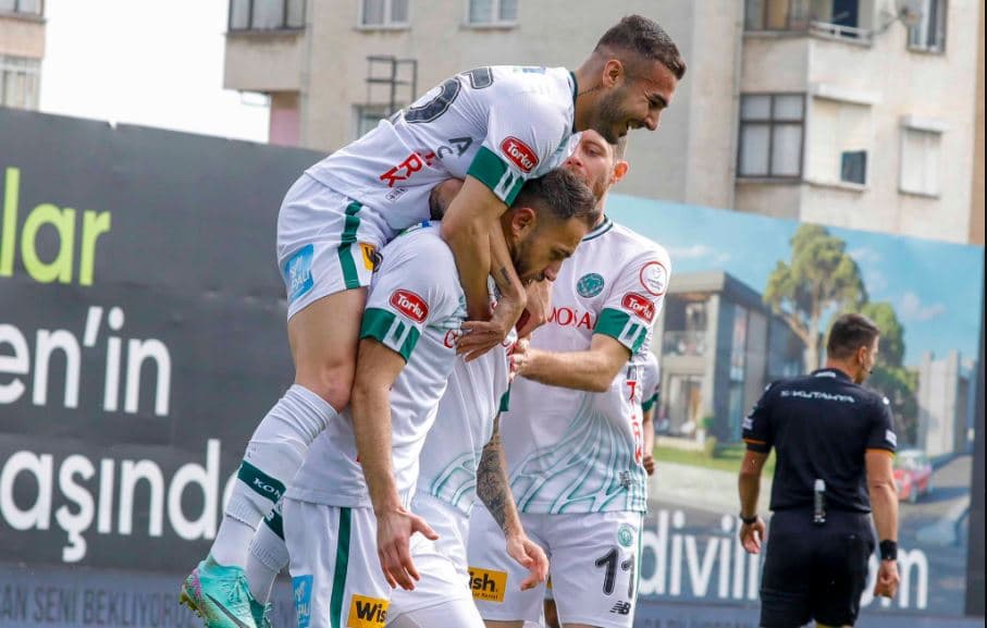 Dopietë golash nga penalltia, Balotelli i heq fitoren Cikalleshit