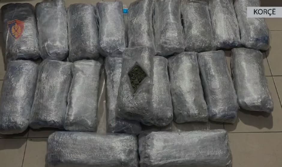 Mbante në shtëpi 22 kg kanabis, arrestohet një person në Korçë 
