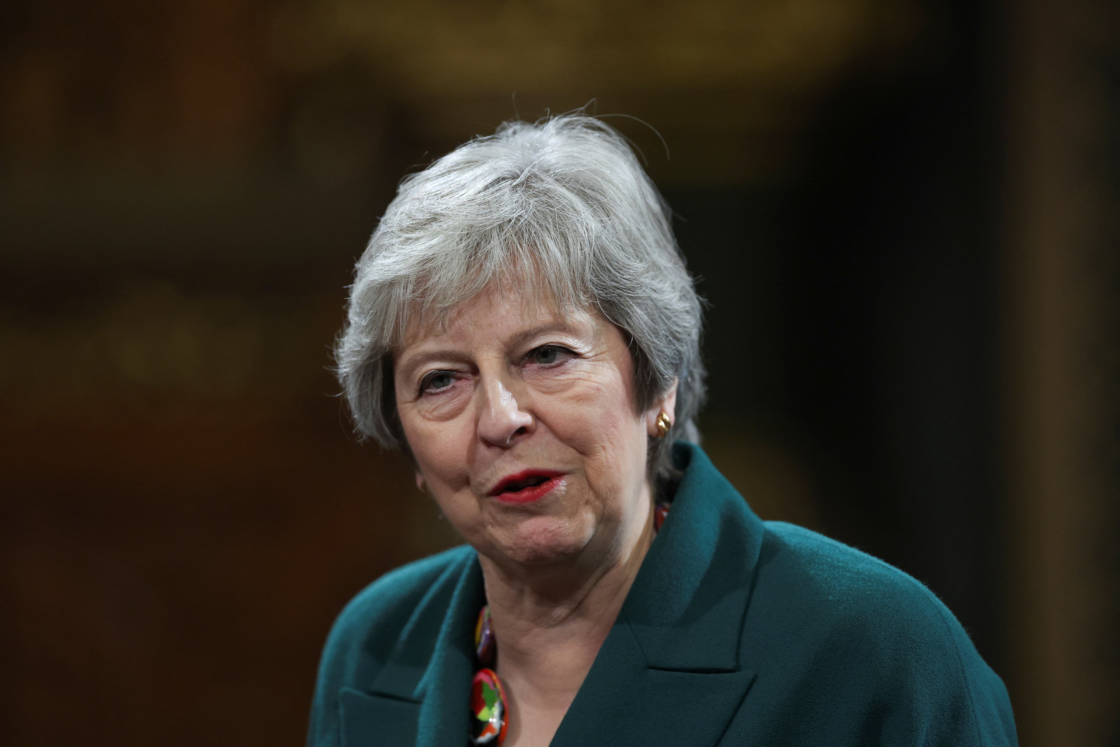 Ish-kryeministrja britanike Theresa May njofton se do të largohet nga parlamenti 
